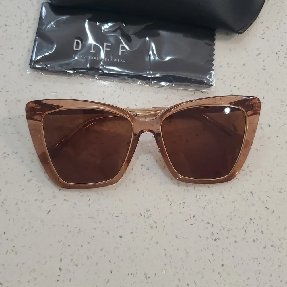 Diff Eyewear Tan Sunglasses